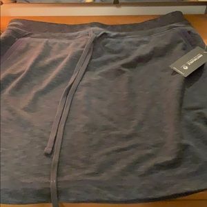 Athleta Gray skirt size large/tall NWT